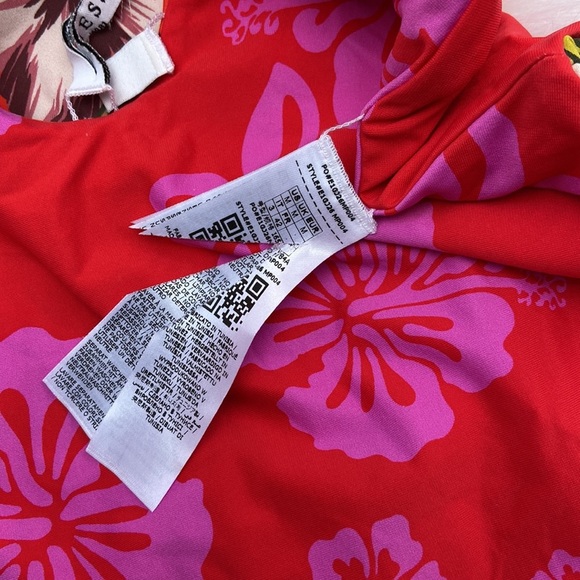 New GUESS Reversible Print One-Piece Swimsuit SZ M - Picture 7 of 11